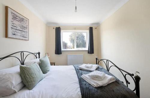 Ipswich Apartment | Spacious & Elegant 3BR Home Near Ipswich City Centre