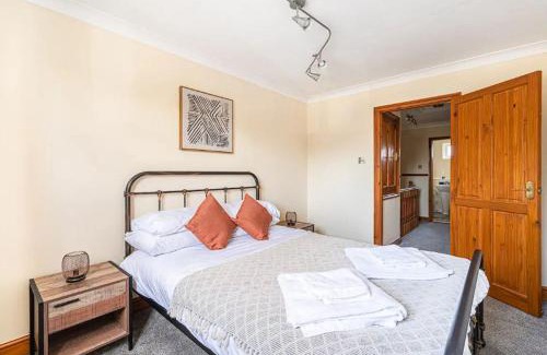 Ipswich Apartment | Spacious & Elegant 3BR Home Near Ipswich City Centre