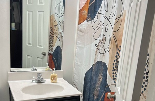 Westgate House | Spacious Entire 3 BR Near Camp Lejeune w/ GameRoom