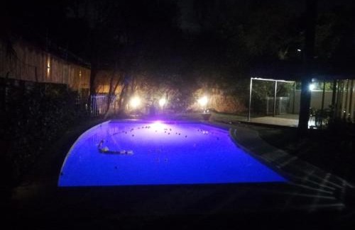 Pretoria House | Spacious Entire House in Menlyn, Sleeps 8, Ideal for Groups