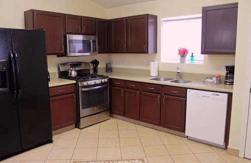 Albuquerque House | Spacious Escape, 1KB, 2QB, Wifi - Private Yard