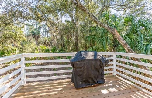 Saint Helena Island House | Spacious Family Getaway with Resort Amenities, Guest Cards and Golf Cart Included!