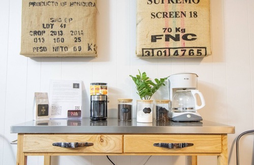 Taylors House | Spacious Family Paradise with Arcade Fun & Firepit