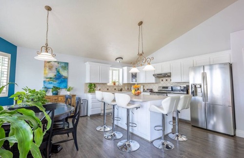 Farmington House | Spacious Family Retreat in Farmington – 6BR with Private Yard, Close to Parks