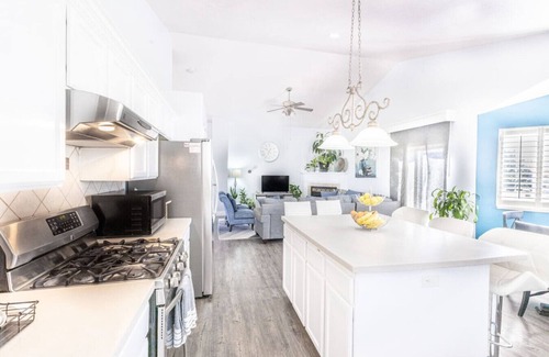 Farmington House | Spacious Family Retreat in Farmington – 6BR with Private Yard, Close to Parks