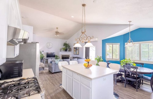 Farmington House | Spacious Family Retreat in Farmington – 6BR with Private Yard, Close to Parks