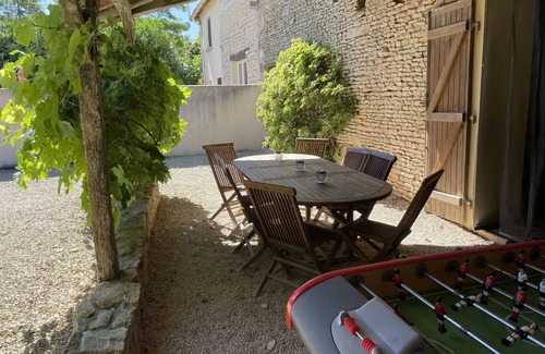 Chaunay House | Spacious farmhouse with private pool and large garden