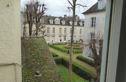 Saint-Germain-en-Laye Apartment | Spacious studio in the historic center of Saint-Germain-en-Laye