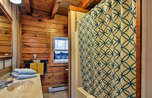 Freeport House | Spacious Freeport Hideaway w/ 2 Decks & Water View