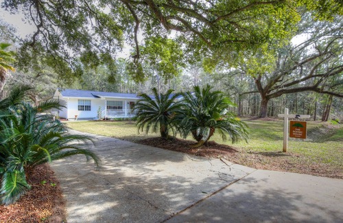 Point Clear House | Spacious & Fun Home with beautiful fenced yard, gazebo, game room +more!