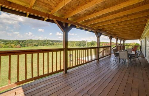 Hardin County House | Spacious Getaway 5 Mins to Garden of the Gods