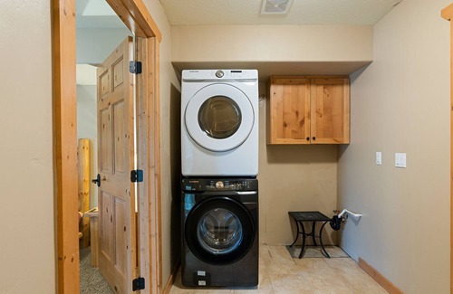 Pinehurst Condo | Spacious Gorgeous Chalet for Families. Private Garage & Minutes to Silver Mt.