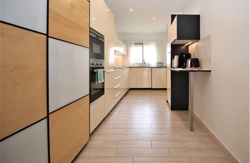 Buenas Noches Apartment | Spacious ground floor apartment with air-con, Close to beach, pools and Estepona town