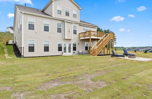 Central Apartment | Spacious Haven on a Hill