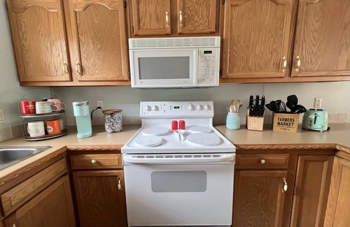 Higden House | Spacious Higden Retreat <1M from Sugar Loaf Marina