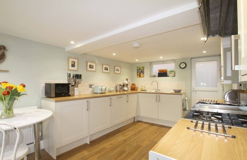 Deal House | Spacious holiday cottage in Deal, easy walk to beach, pier, town and restaurants