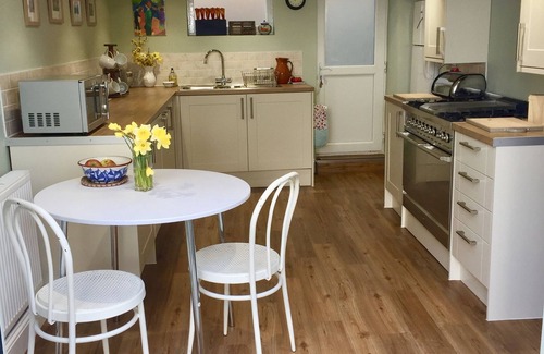Deal House | Spacious holiday cottage in Deal, easy walk to beach, pier, town and restaurants