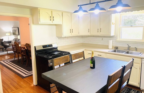 Benson House | Spacious Holiday House: Arcade, 17 Beds, Entertaining Patio+