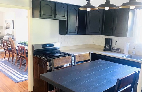 Benson House | Spacious Holiday House: Arcade, 17 Beds, Entertaining Patio+