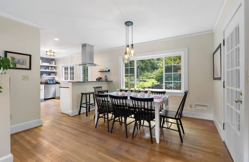 Clemson House | Spacious Home in Downtown Clemson. Walk to Clemson University! Sleeps 10