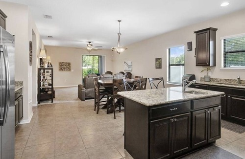 Memphis House | Spacious Home in Large Neighborhood, Minutes Away from the Beach and Riverwalk!