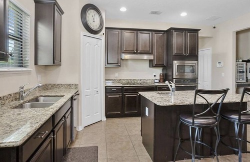 Memphis House | Spacious Home in Large Neighborhood, Minutes Away from the Beach and Riverwalk!