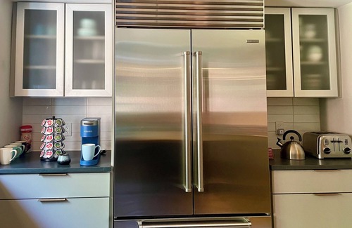 West Dover House | Spacious home minutes from Mt Snow and Stratton ~with game room, sauna & hot tub