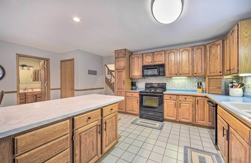 Chetek House | Spacious Home w/Deck on Lake Chetek!