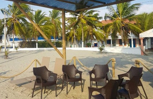 Covenas House | Spacious home with 5 bedrooms and across from beach