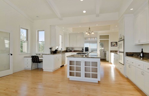 Geyserville House | Spacious Home with Great View and New Infinity Pool/Hot Tub!