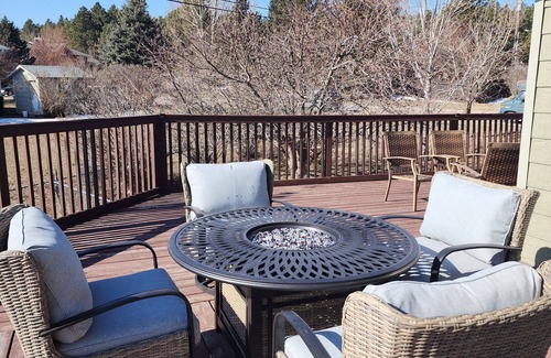 Blackhawk House | Spacious Home with Hot tub and Fire Pit Table-5 minutes from Rapid City