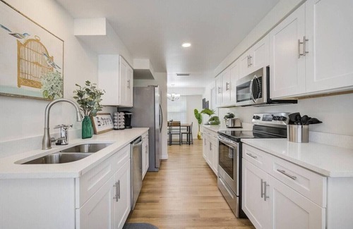 Bayshore Gardens House | Spacious home With Heated Pool 3 miles from IMG!