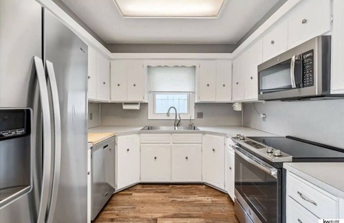 Leawood Southwest House | Spacious Home with Pool Hot Tub and Arcade Games . Great Quiet and Safe Location