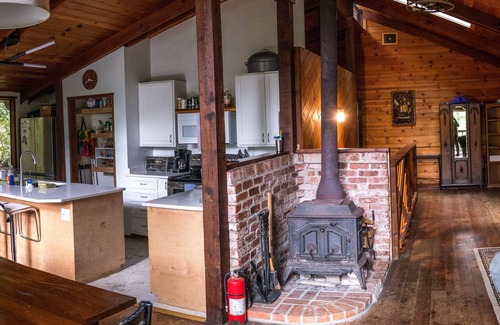 Albion House | Spacious home with private hot tub in Mendocino redwood forest.