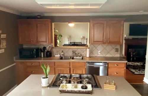 Jarreau House | Spacious house with big yard and private pier!PARTY BARGES AVAILABLE ON REQUEST