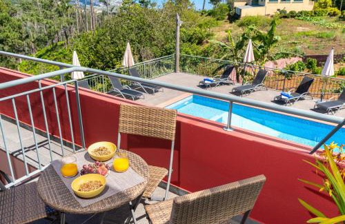 Prazeres House | Spacious House with Pool in Prazeres