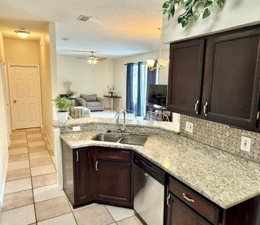 Brandon House | Spacious House with Pool and Hot Tub near Tampa