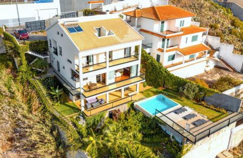 Canico House | Spacious house with sea view in Caniço + private pool