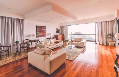 Canico House | Spacious house with sea view in Caniço + private pool