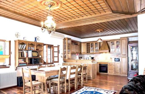 Makrynitsa House | Spacious house with sea view in Volos