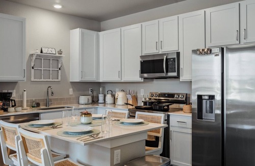 Johnstown House | Spacious Johnstown Townie w Garage