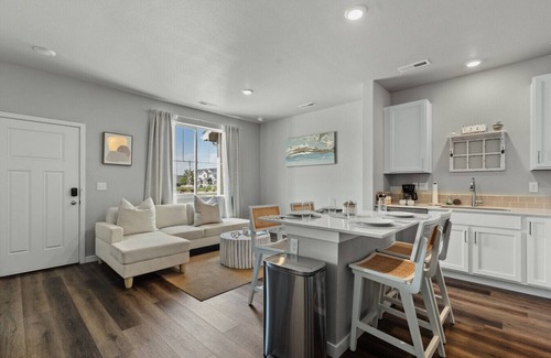 Johnstown House | Spacious Johnstown Townie w Garage