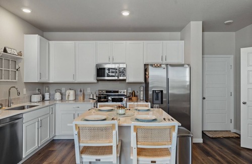 Johnstown House | Spacious Johnstown Townie w Garage