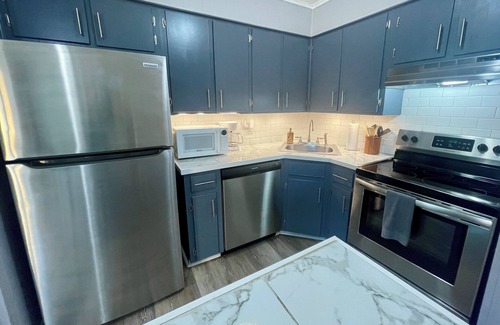 Sherwood House | Spacious, King bed, dog friendly, easy access to I 67.