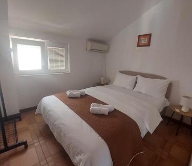 Kumbor Apartment | Spacious Kumbor Seafront Apartment