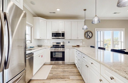 La Follette House | Spacious lake view cabin w/boat slip, resort pool, golf, marina access
