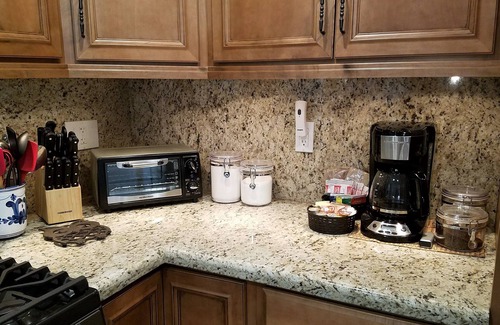 Crestline House | Spacious Lake View Mountain Escape. Open Concept. Gas Fireplace, A/C, EV Outlet