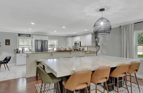 Piney House | Spacious Lakefront Home | Pool | Hot Tub | Fire Pit | Games