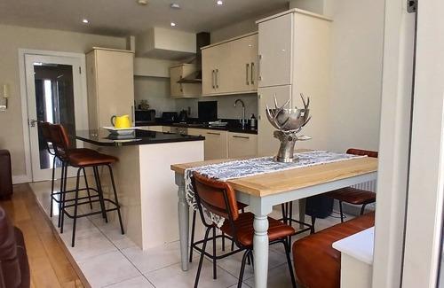 Stoneybatter House | Spacious, LightFilled 3BD Home Beside Phoenix Park