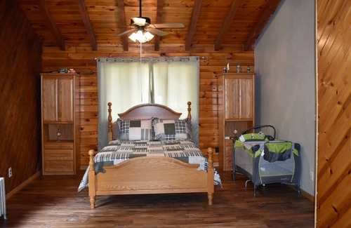 Hastings Cabin | Spacious log cabin overlooking our little town